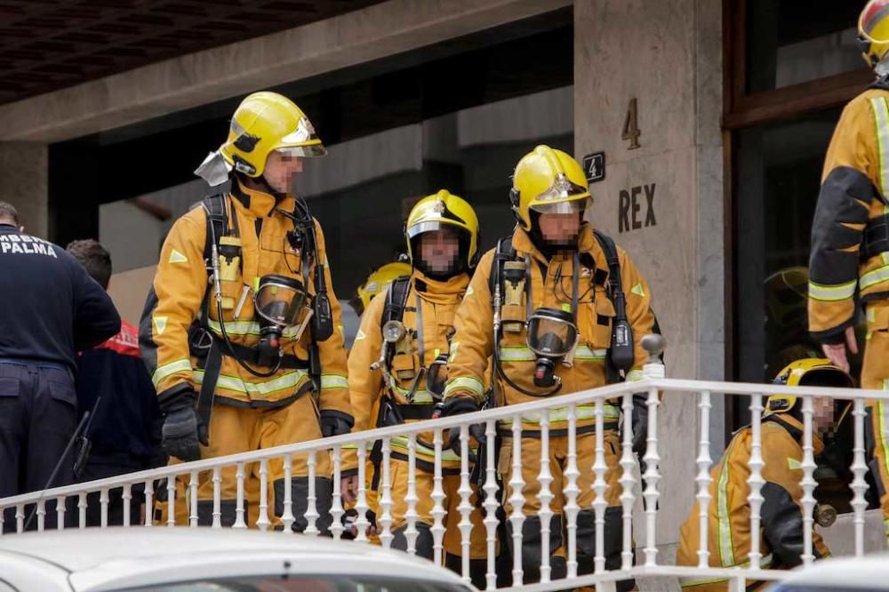 Un hombre se suicida en Palma provocando una nube tóxica que afecta a tres policías