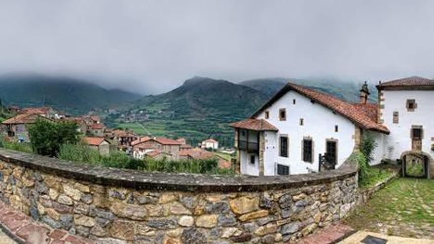 Magnífiques vistes del poble i de la comarca des de la&amp;nbsp;Casona