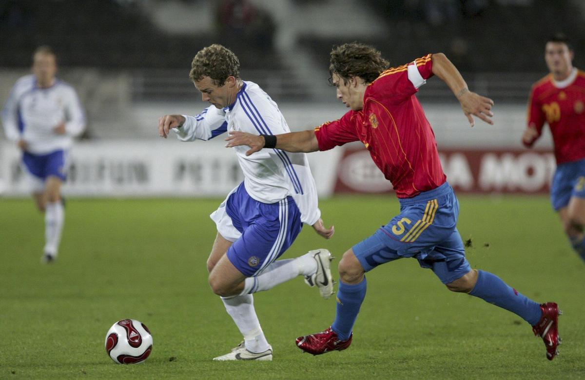 Carles Puyol en un partido con la Selección Española frente a Finlandia