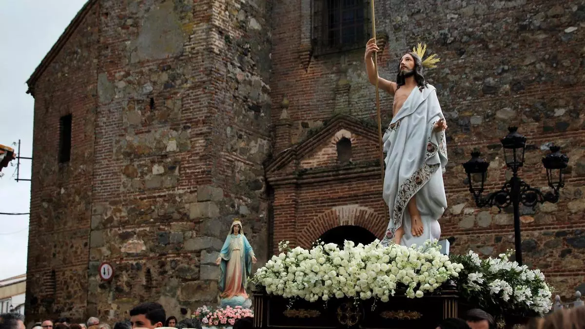 El Resucitado pudo salir en Monesterio, aunque acortó recorrido
