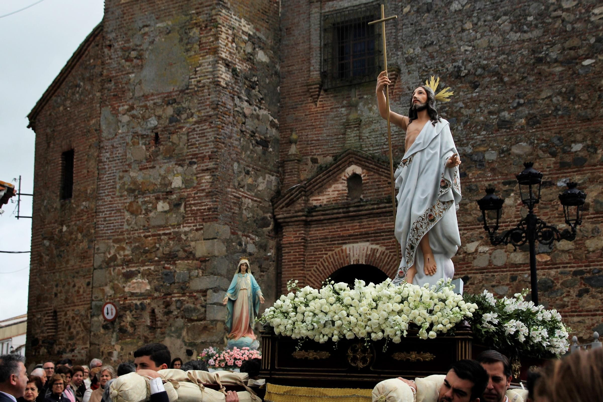 Procesión del Resucitado y Encuentro en Monesterio