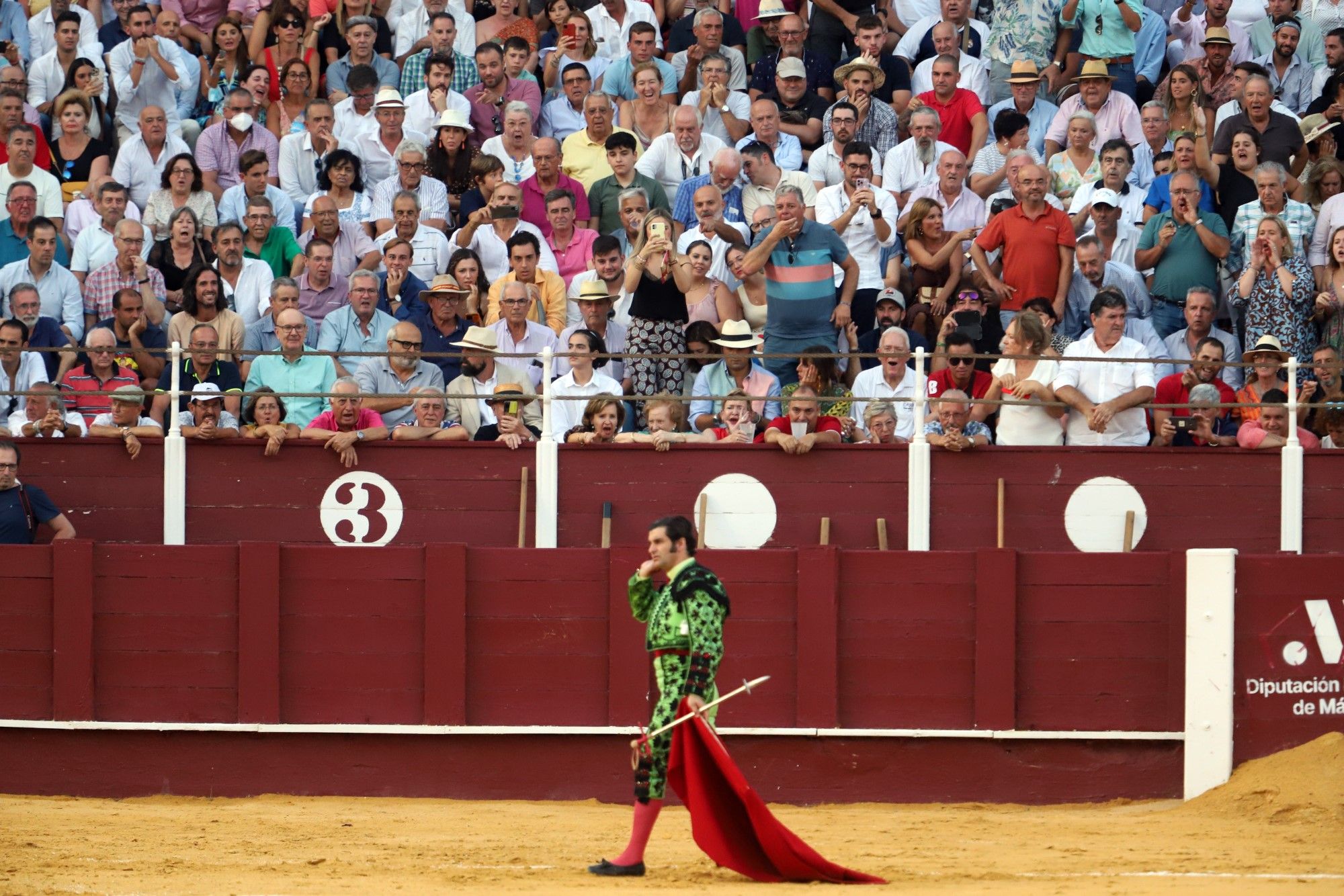 Las imágenes de la cuarta corrida de abono en La Malagueta y de la cogida de Jiménez Fortes