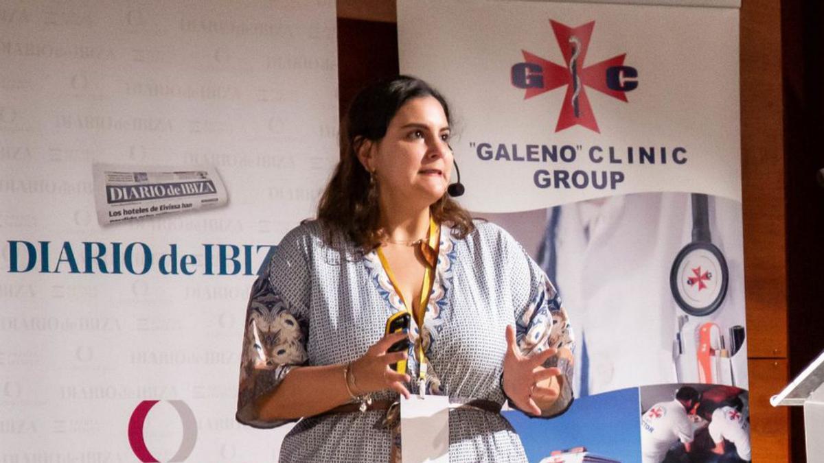 La doctora María Fernanda de Candia insistió en la prevención antes de realizar prácticas deportivas.  PHOTOFILMIBIZA