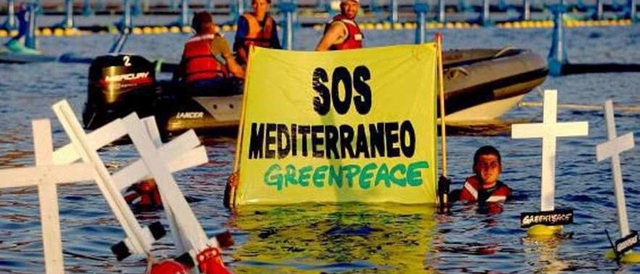 Acción reivindicativa de Greenpeace en el Mediterráneo. // Pedro Armestre