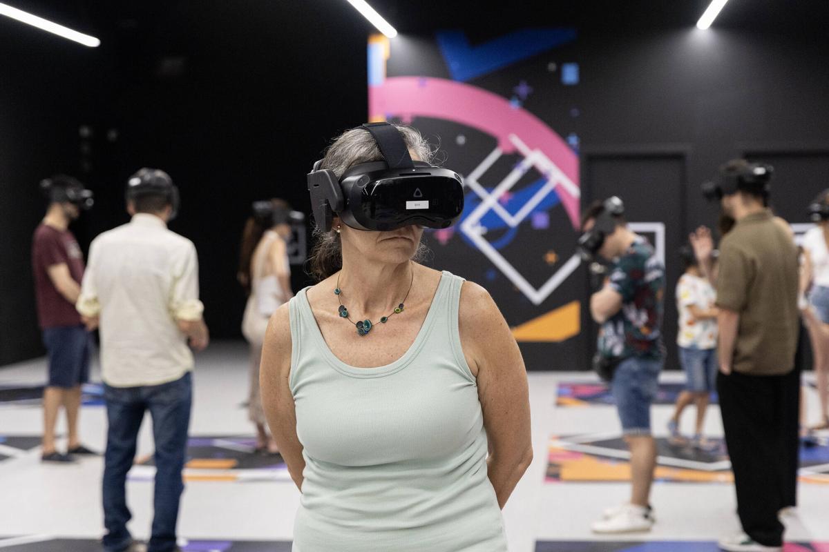 Experiencia inmersiva en realidad virtual Space Explorers: THE ISS EXPERIENCE en el espacio Eclipso de la cúpula del centro comercial Las Arenas de Barcelona.