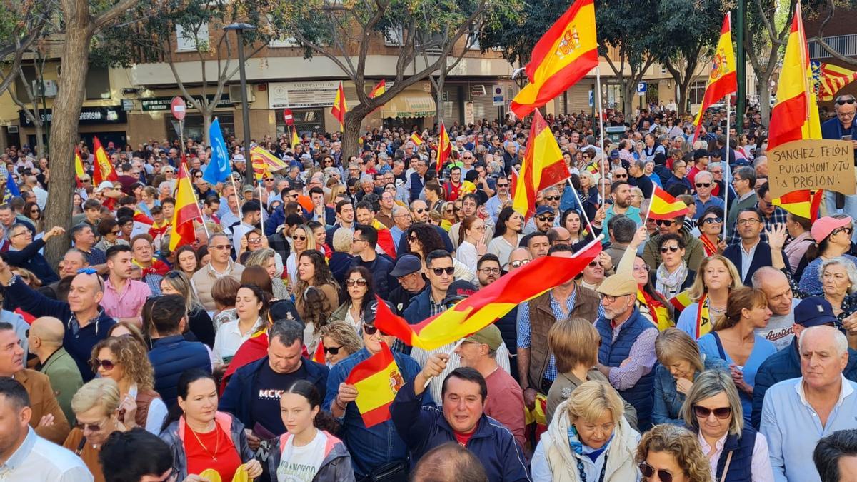 Multitudinaria concentración en Castelló en protesta de la amnistía