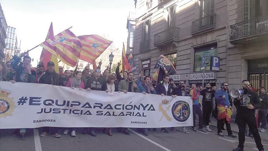 Más de 35.000 policías exigen en Barcelona equiparar salarios