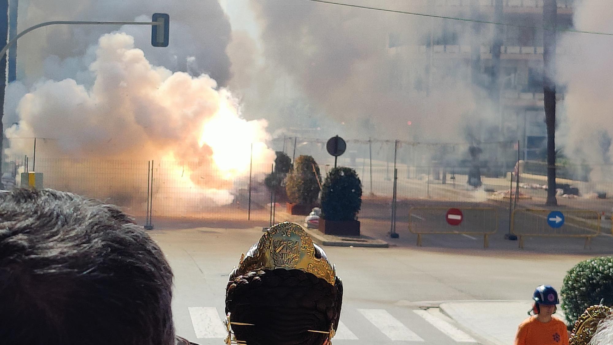 Revive la tercera 'mascletà' de las Fallas de Alzira con esta selección de fotografías