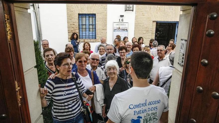 El Ayuntamiento adjudica el servicio de controladores para los patios por 27.400 euros