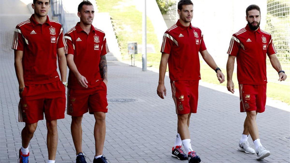 Azpilicueta, con sus compañeros de la selección