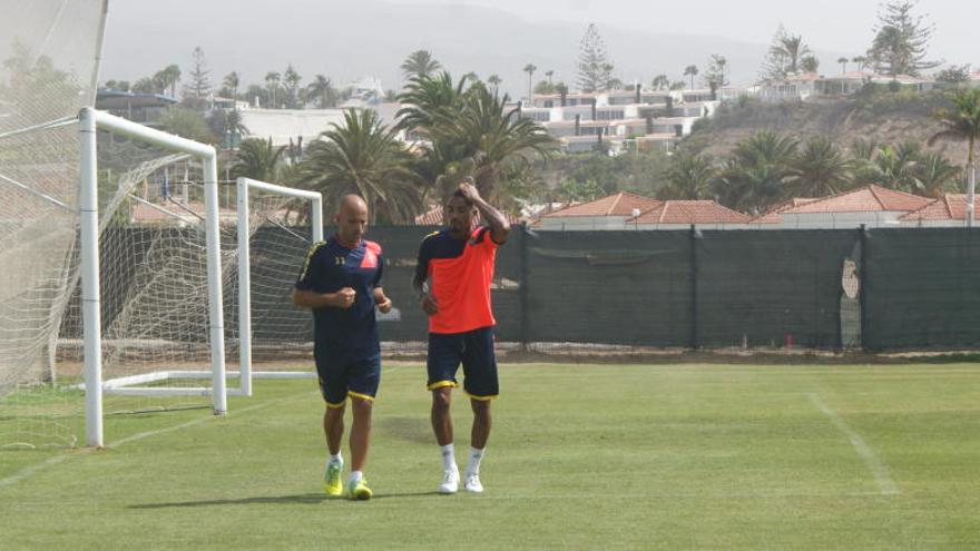 Kevin Prince Boateng, junto al preparador físico Rafa Cristóbal.