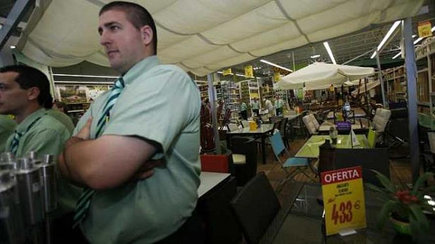 Interior de la tienda de jardinería durante su inauguración, ayer