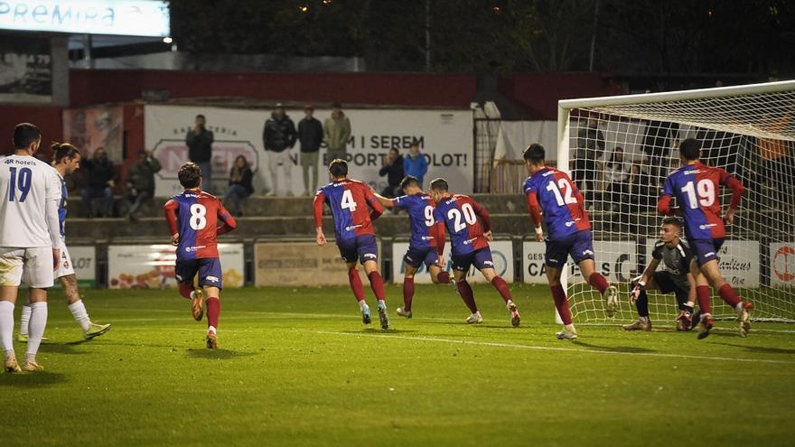 Marc Mas dona un triomf clau a l&#039;Olot (1-0)