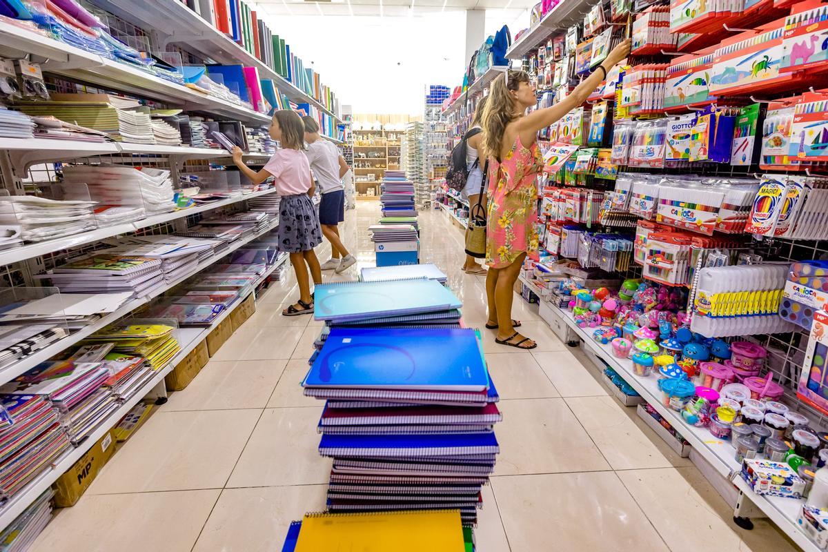 Las ayudas municipales para la compra de material en Infantil han alcanzado este año su importe máximo en Benidorm: 63 euros por menor.