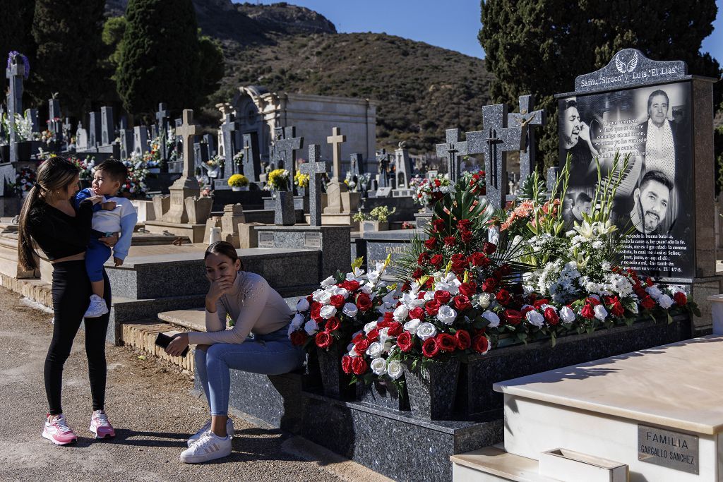 Día de Todoso los Santos en el cementerio de Los Remedios de Cartagena