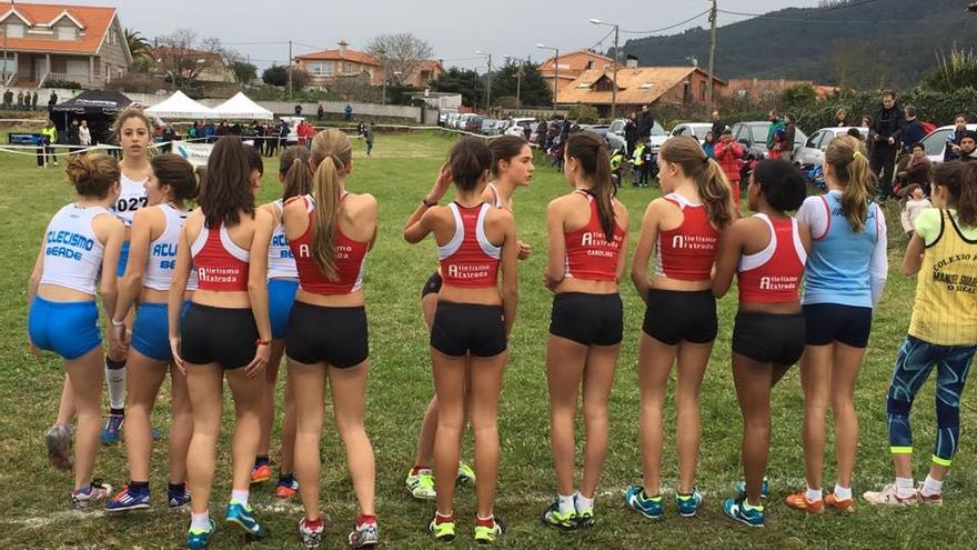 El Atletismo A Estrada desplazó a tres equipos a esta competición.