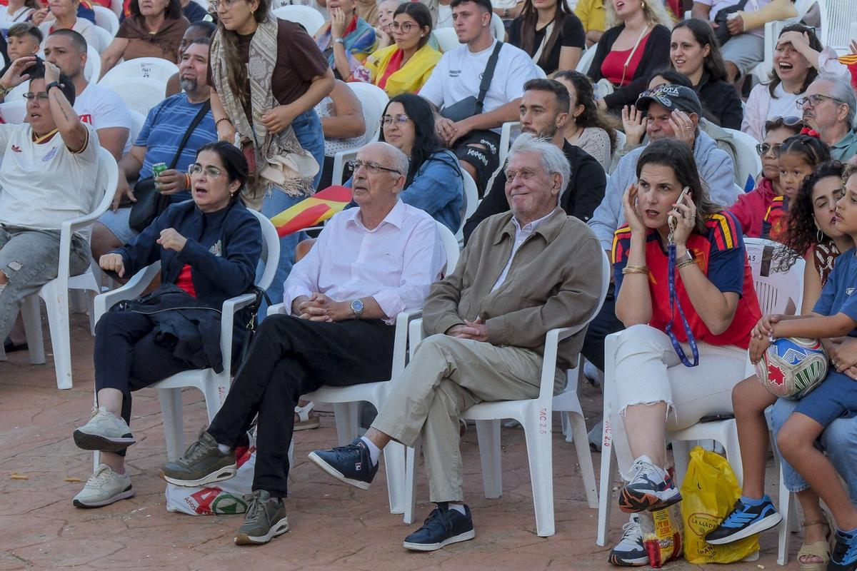Ambiente del España-Bélgica de cuartos de final del Mundial 2026 en Plaza Don Benito Ambiente del España-Bélgica de cuartos de final del Mundial 2026 en Plaza Don Benito
