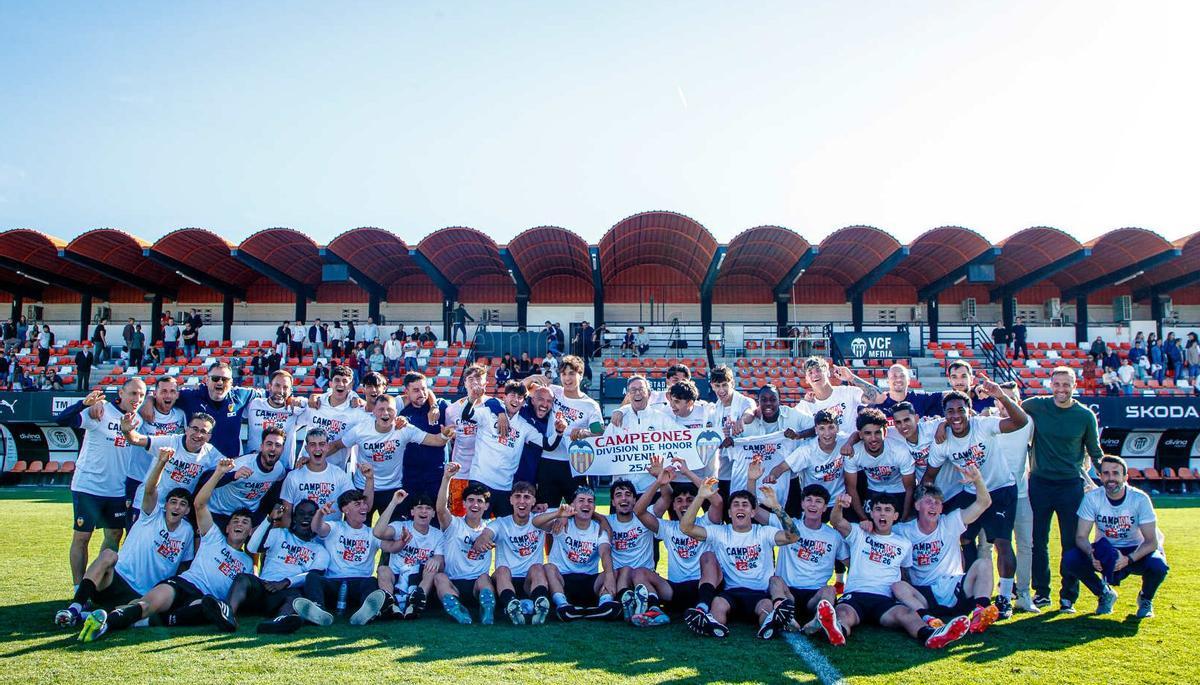 LA FOTO DE LOS CAMPEONES EN PATERNA