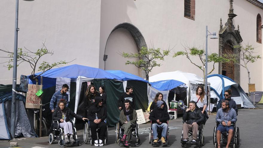 Persiste la huelga de hambre de los activistas de &#039;Canarias tiene un límite&#039; en demanda de un cambio urgente en el modelo turístico