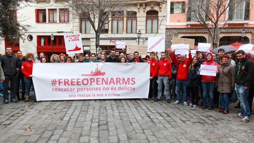 Un centenar de personas se concentra en apoyo de Open Arms en Palma