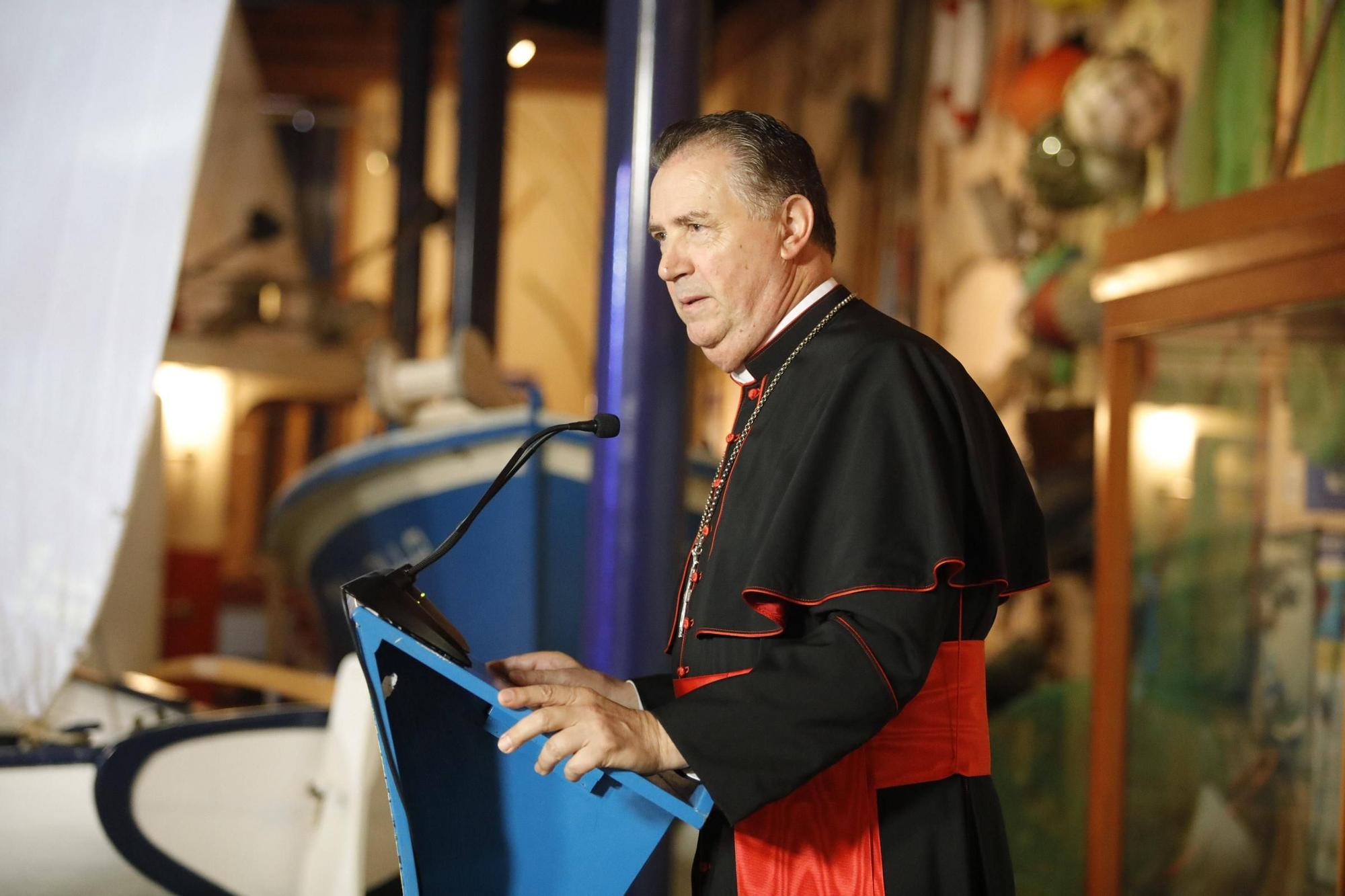 El cardenal Ángel  Fernández Artime recibe el título de Hijo Predilecto de Asturias en Luanco (Gozón)