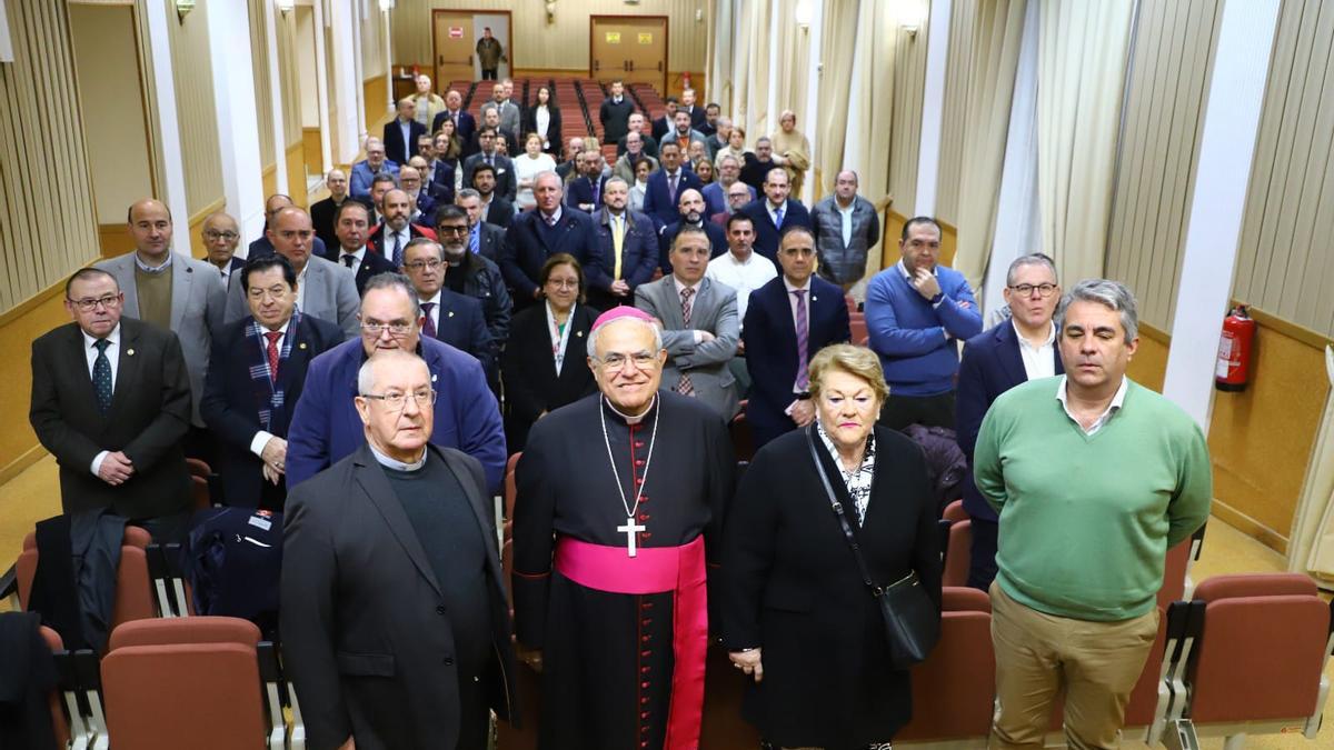 El obispo de Córdoba, Demetrio Fernández, presidió el encuentro con los representantes de hermandades y cofradías de Córdoba.