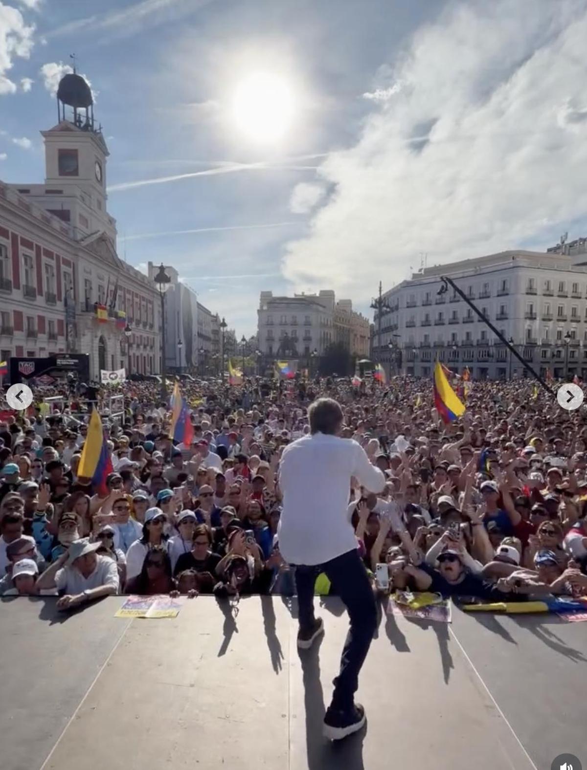 Carlos Baute en un acto celebrado en la Plaza del Sol en Madrid