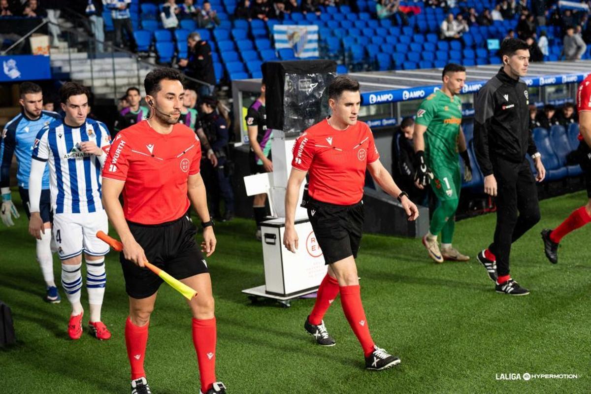 El árbitro Fuentes Molina volvió a ser protagonista ante el Málaga CF.