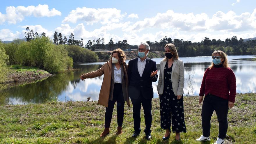 Representantes de la Xunta y el Concello, durante la presentación del proyecto.