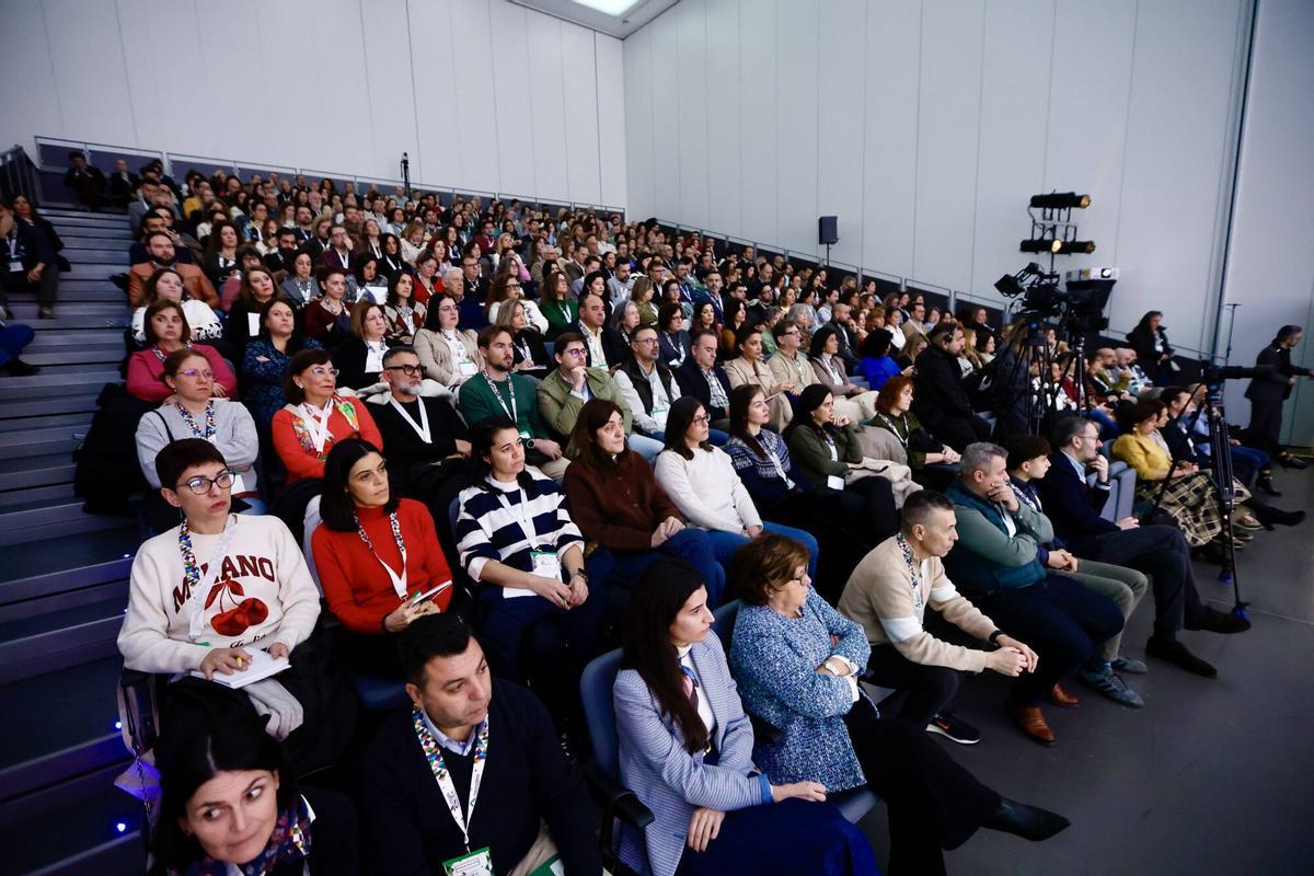 Los consejeros de Desarrollo Educativo y Formación Profesional, Inclusión Social, Juventud, Familias e Igualdad y Justicia, Administración Local y Función Pública, María del Carmen Castillo, Loles Lopez y José Antonio Nieto, abren en Córdoba la segunda jornada del ‘Congreso Nacional para la Convivencia en la Era Digital: Andalucía Frente al Acoso’. LUGAR: Centro de Exposiciones, Ferias y Convenciones de Córdoba (CEFC)