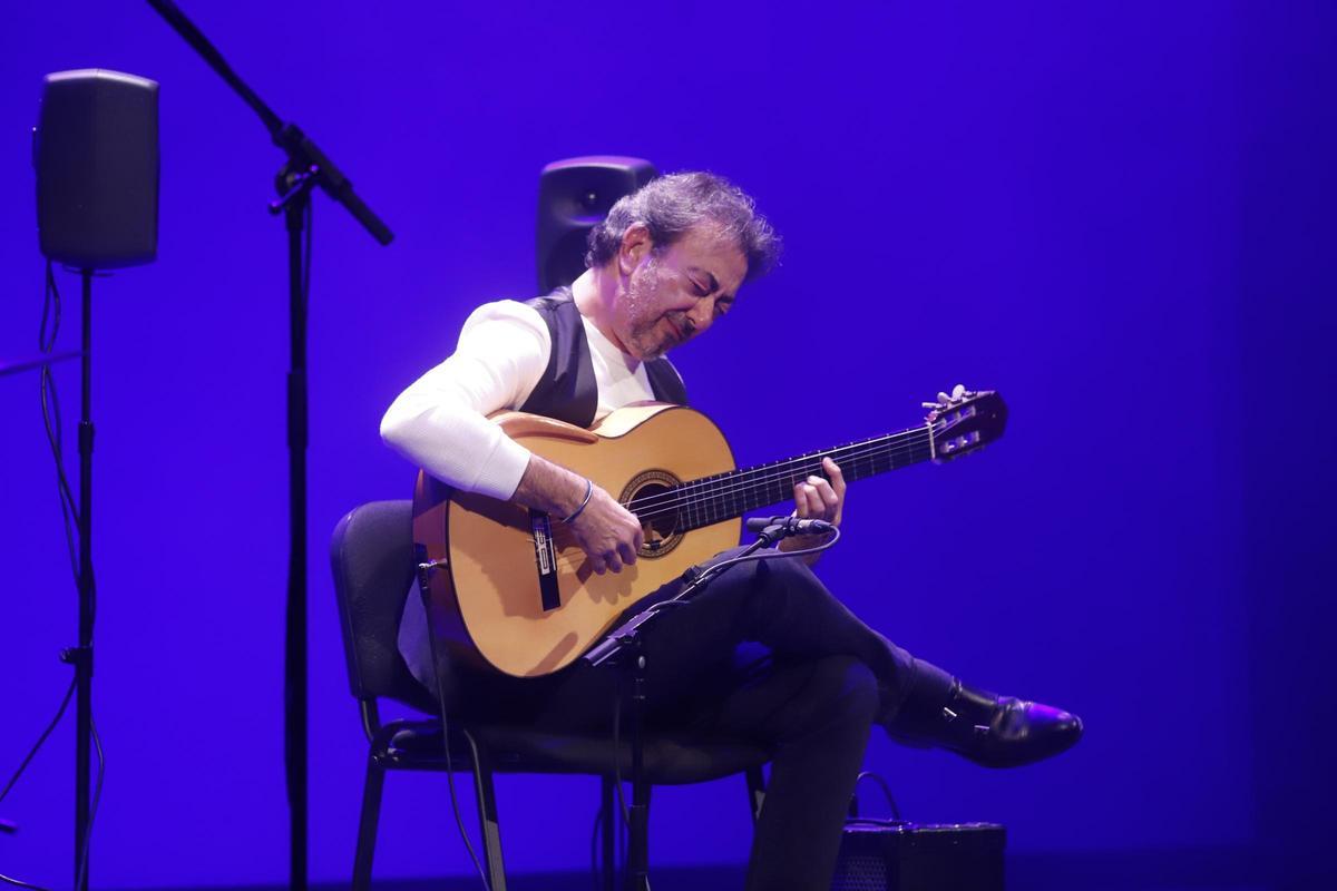 José Antonio Rodríguez, a la guitarra, durante el concierto.