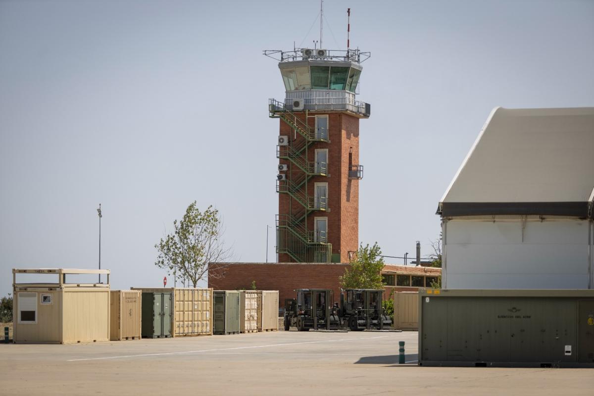 La torre de control de la Base Aérea de Zaragoza, en una imagen de archivo.