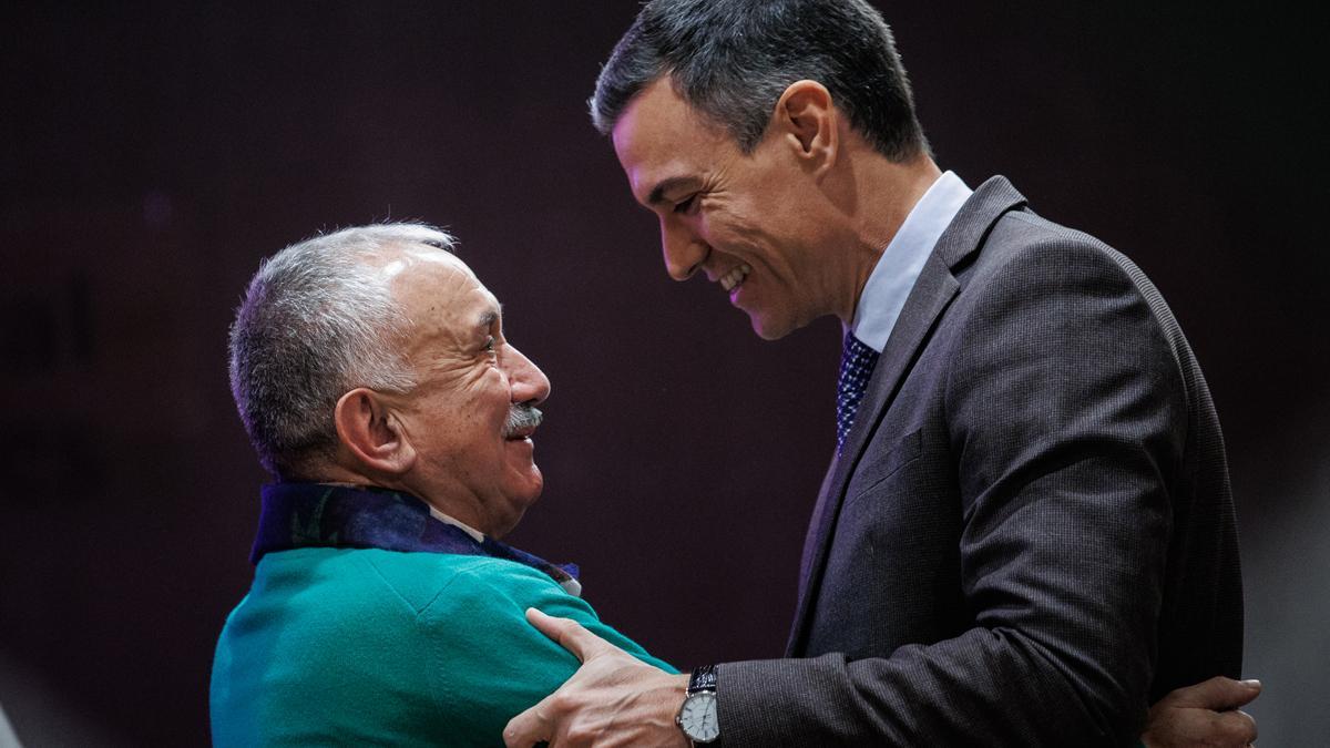 Pedro Sánchez: “Por mucho que a algunos les pese, el apocalipsis ni ha llegado ni va a llegar”. En la foto, el presidente del Gobierno, Pedro Sánchez, y el secretario general de UGT, Pepe Álvarez.