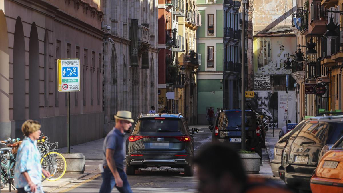 Imagen de una calle en el céntrico barrio de Ciutat Vella, en València.