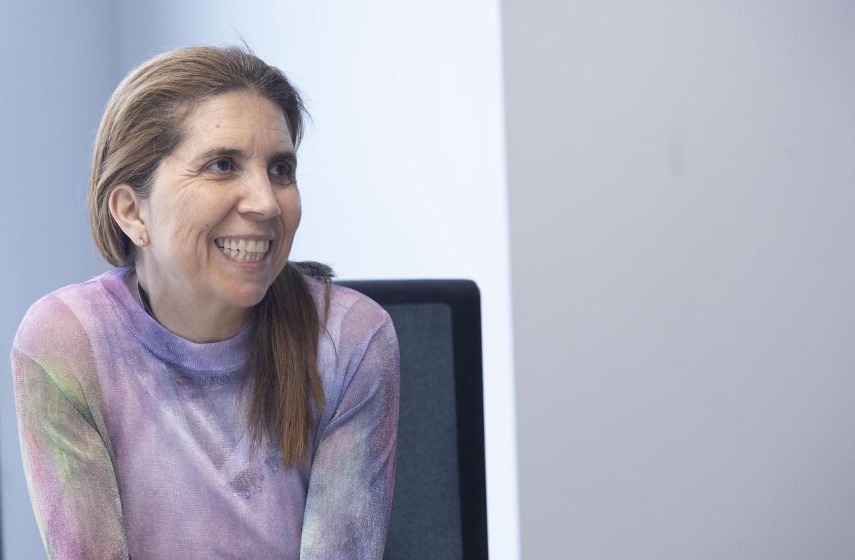 Nuria Oliver, durante un mometo de la entrevista, en las oficinas de Ellis Alicante.