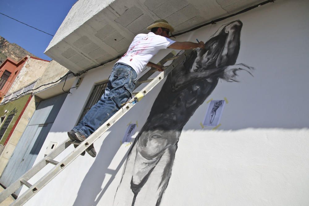 La nueva edición de los Murales de san Isidro dedica 30 fachadas más a Miguel Hernández
