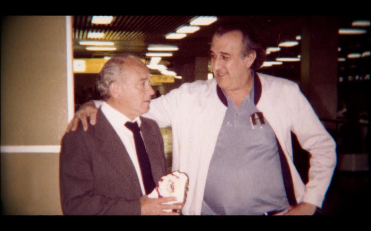 Hans Henningsen posa con Alfredo Di Stefano.
