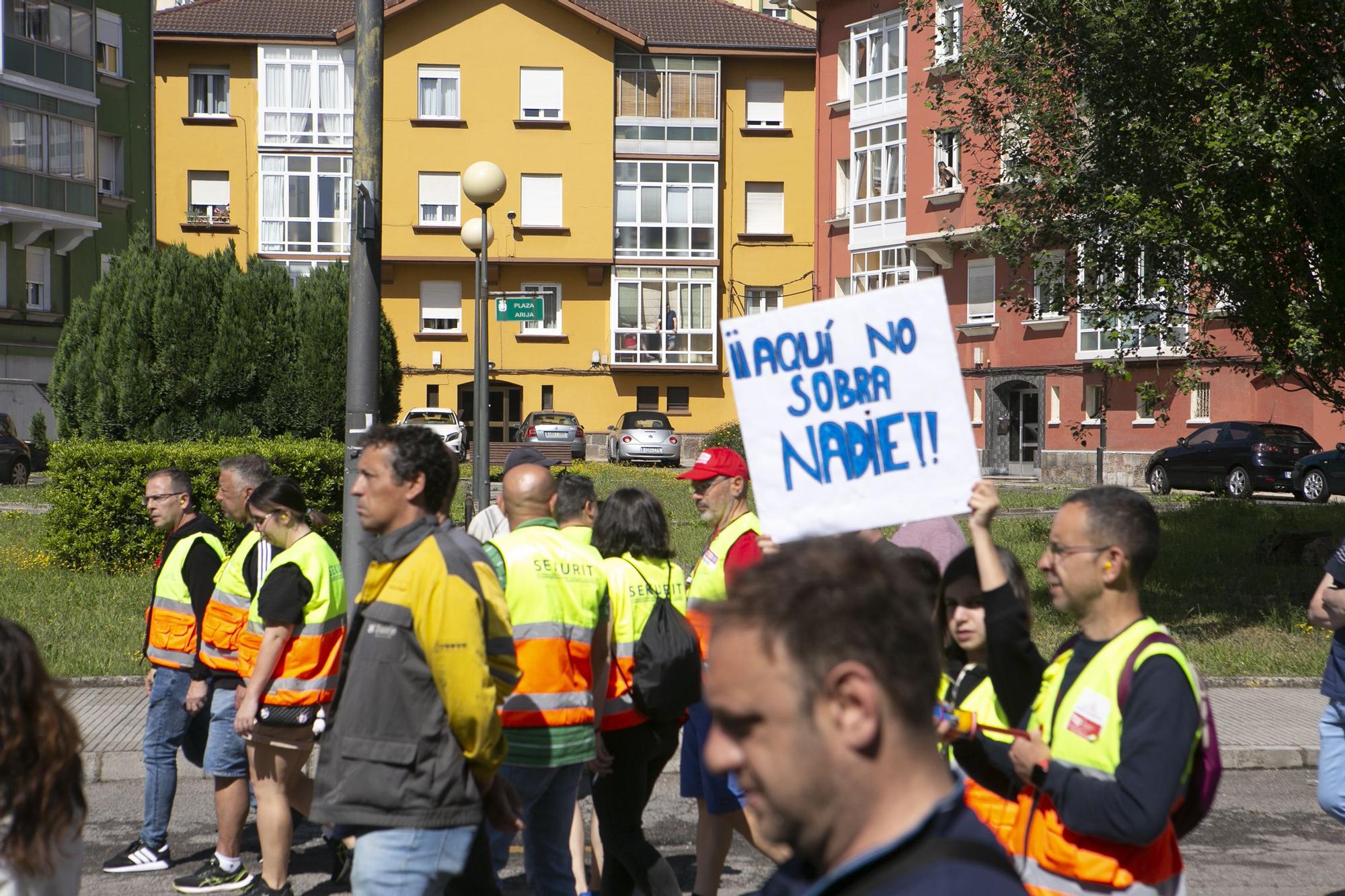 Los trabajadores de Saint-Gobain salen a la calle para frenar los despidos en Avilés