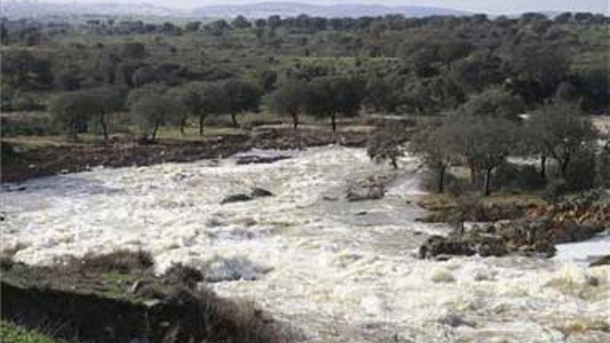 Varias presas extremeñas desembalsan para evitar inundaciones