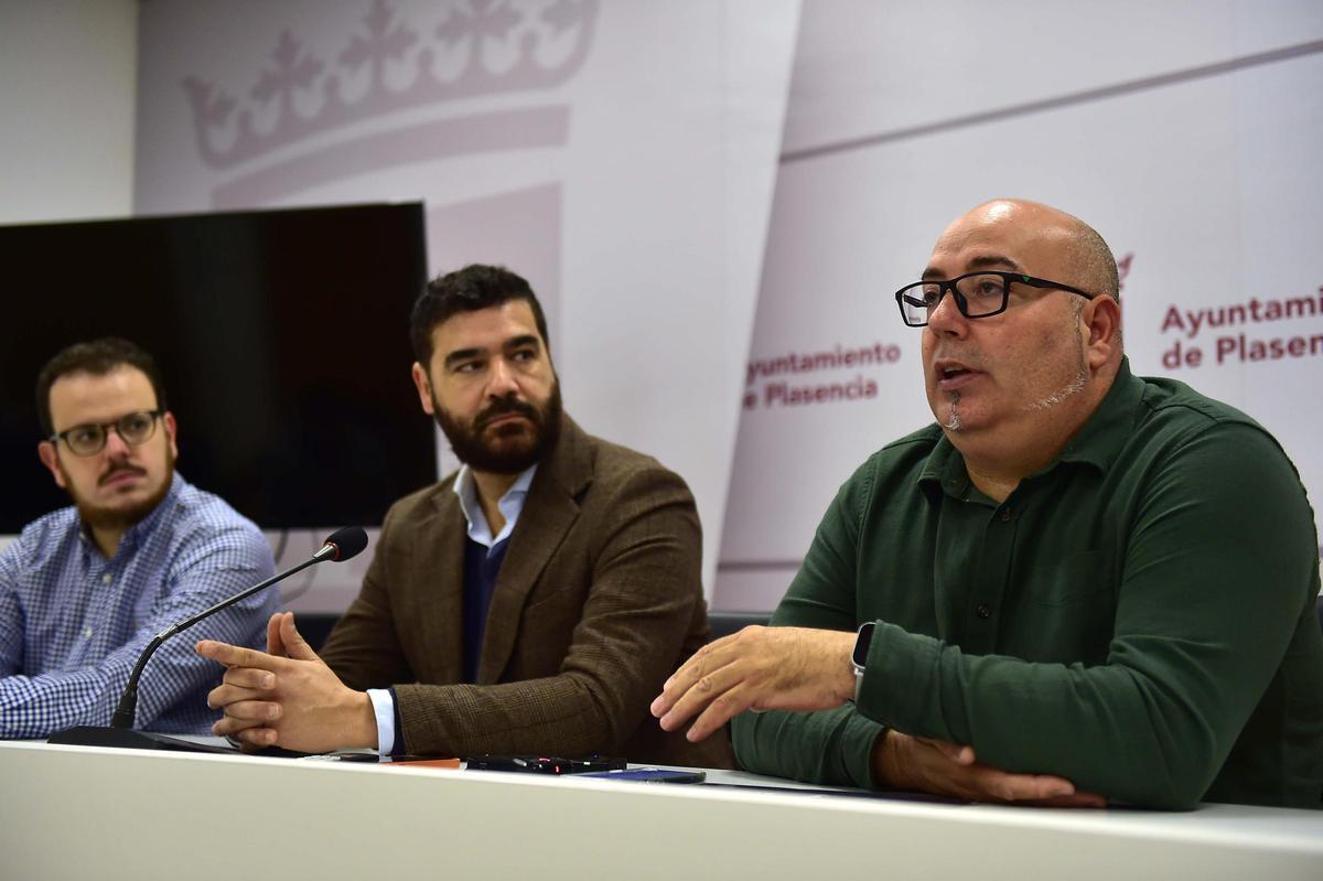 Presentación de la nueva cita de cortadores de jamón en Plasencia, a favor de Aunex.