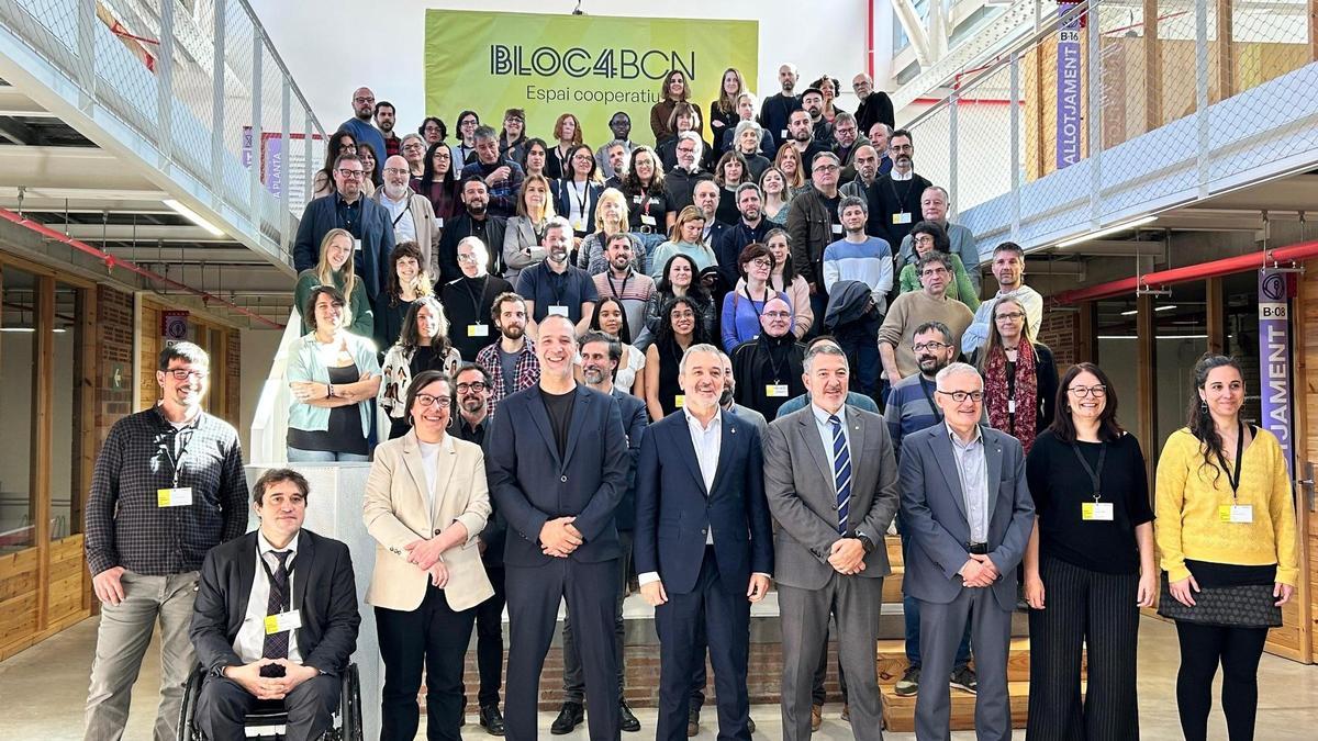 El alcalde de Barcelona, Jaume Collboni, y el conseller de Empresa y Trabajo, Miquel Sàmper, en el acto por el primer aniversario del espacio cooperativo Bloc4BCN.