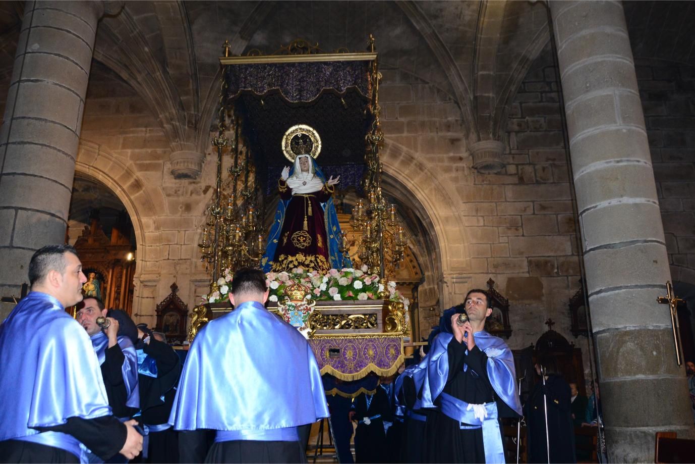 Cangas sintió el calor de la Virgen de los Dolores