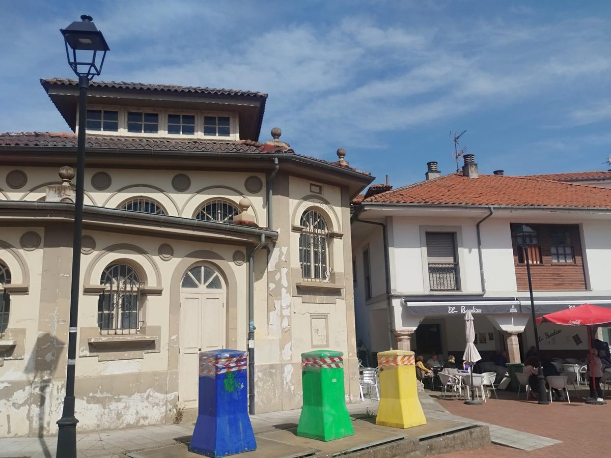 Vista del edificio de la Pescadería desde la plaza de La Panerina.