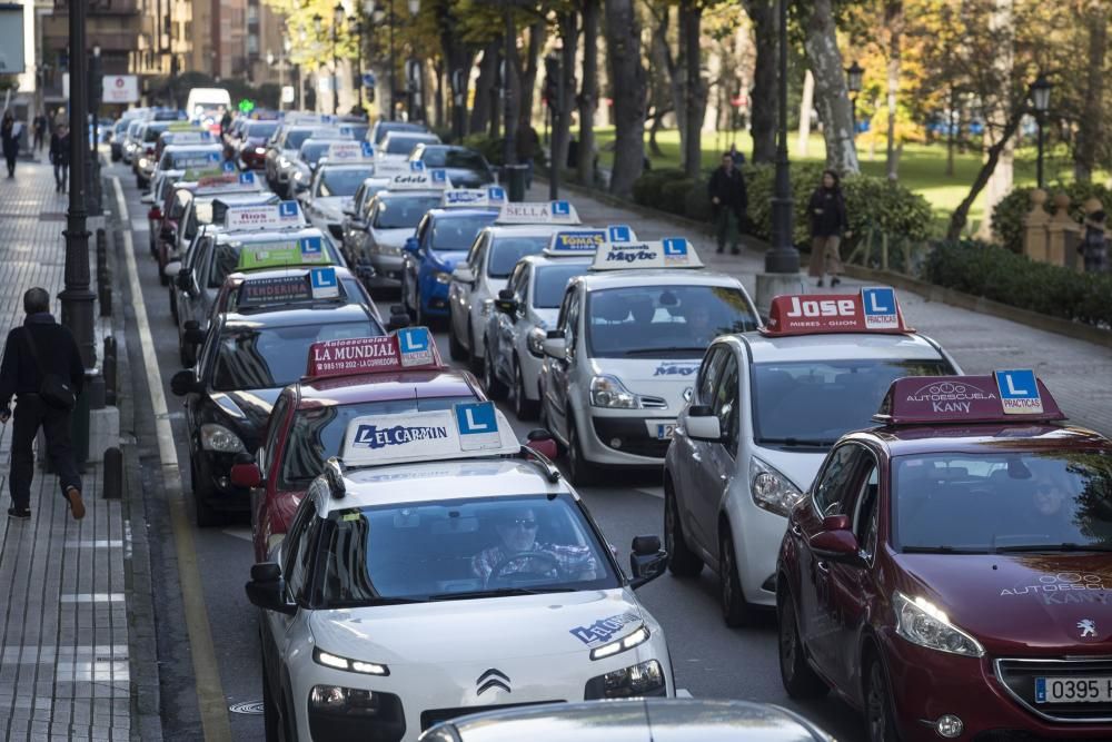 Manifestación de profesores de autoescuela en Oviedo.