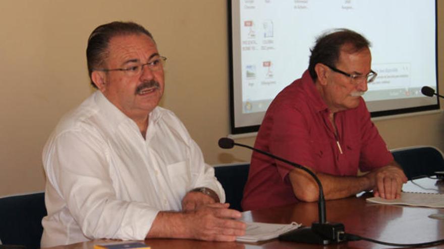 El conseller de Agricultura, Antoni Marí, y el técnico del Consell Javier de Pablos.