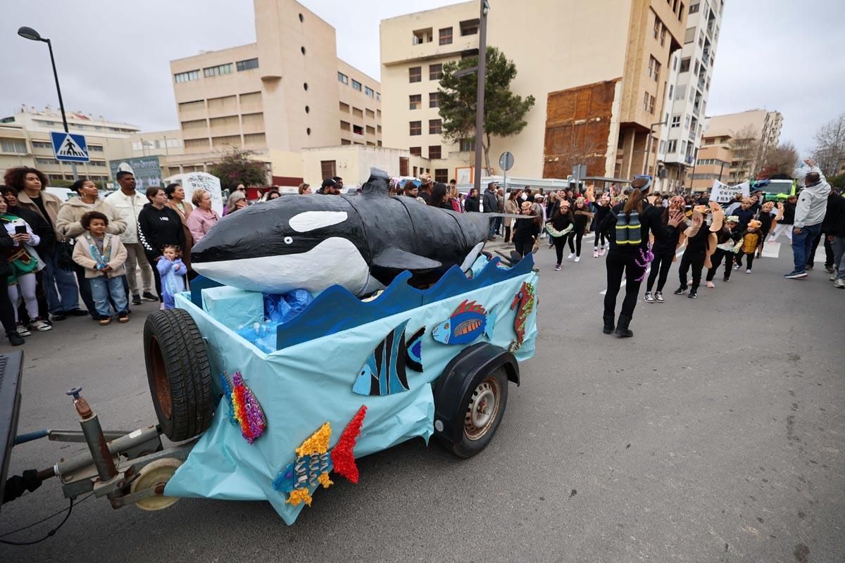 Búscate en las imágenes de la rúa de Carnaval de Ibiza