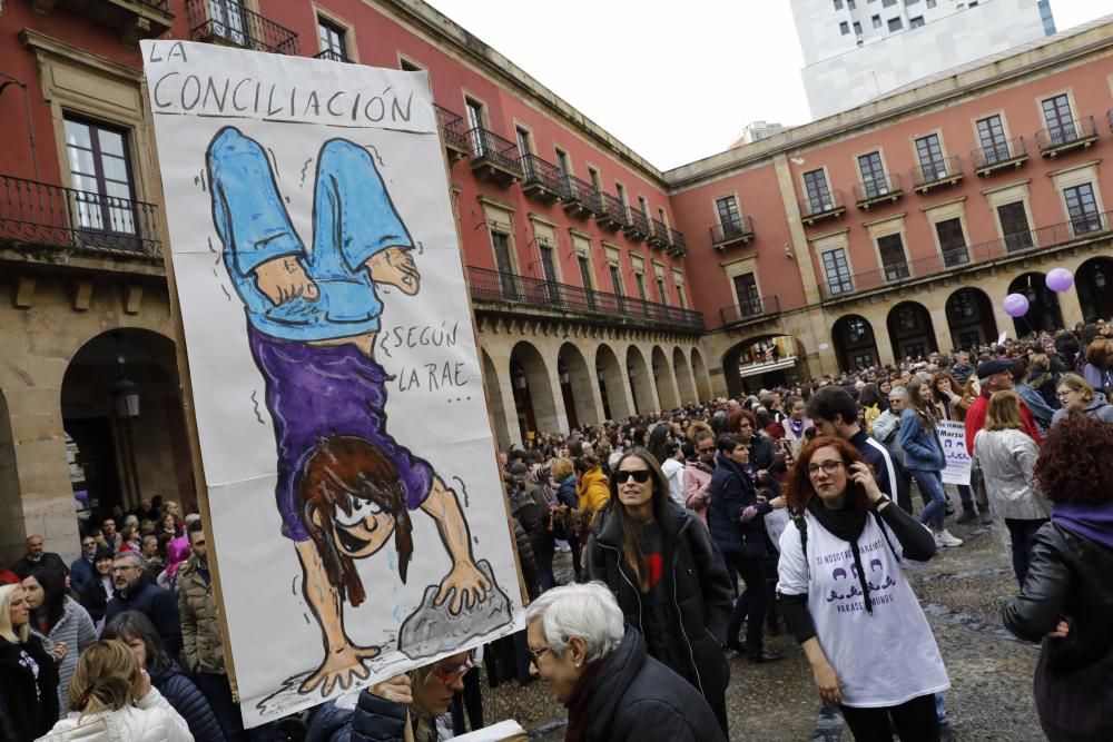 8-M en Asturias: Concentración feminista en la plaza mayor de Gijón