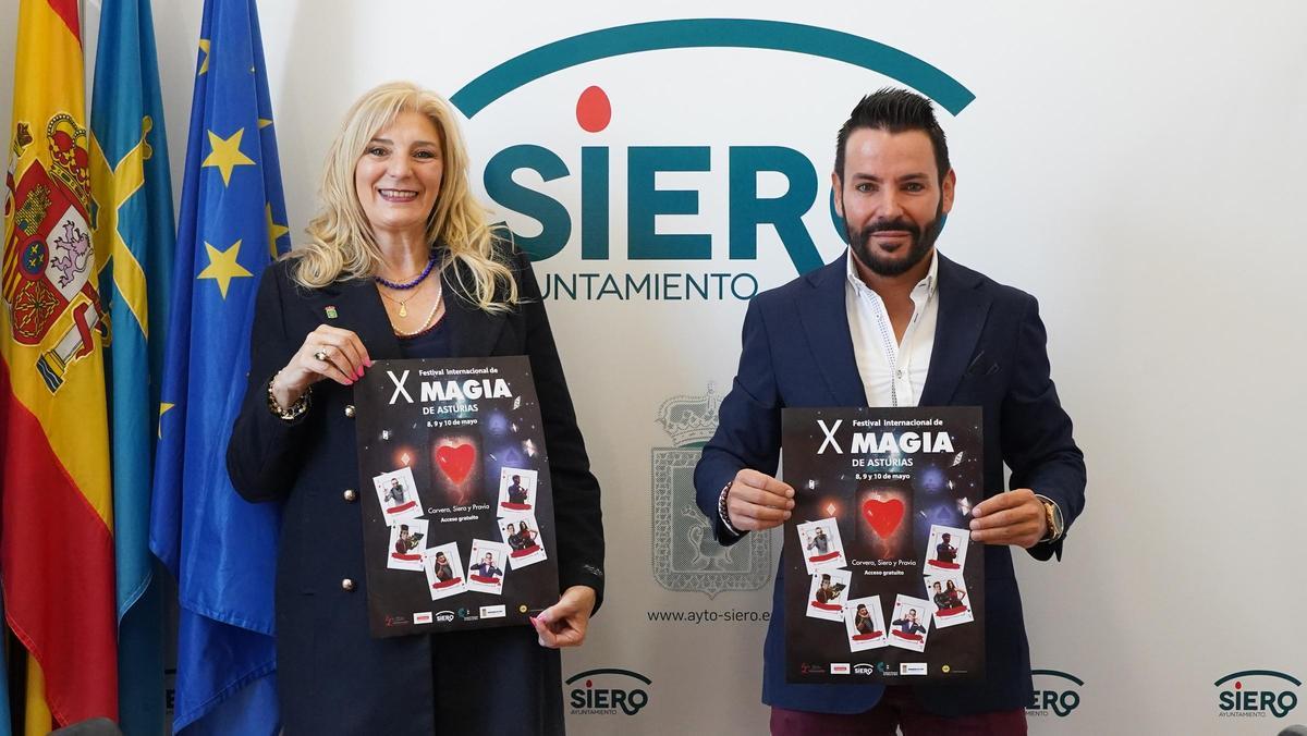 Aurora Cienfuegos y José Armas en la presentación del evento.