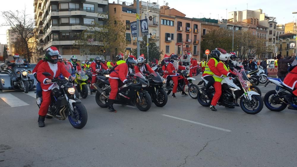 La ''papanoelada motera'' reuneix més de 700 motos a Girona