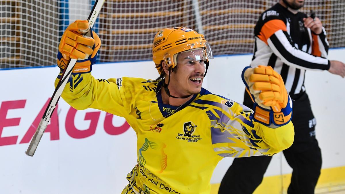 Chuck Baldwin celebra uno de sus siete goles en la final de la European League.